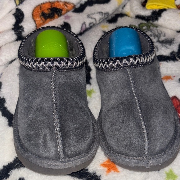 Kids UGG Gray Slippers - Picture 2 of 4